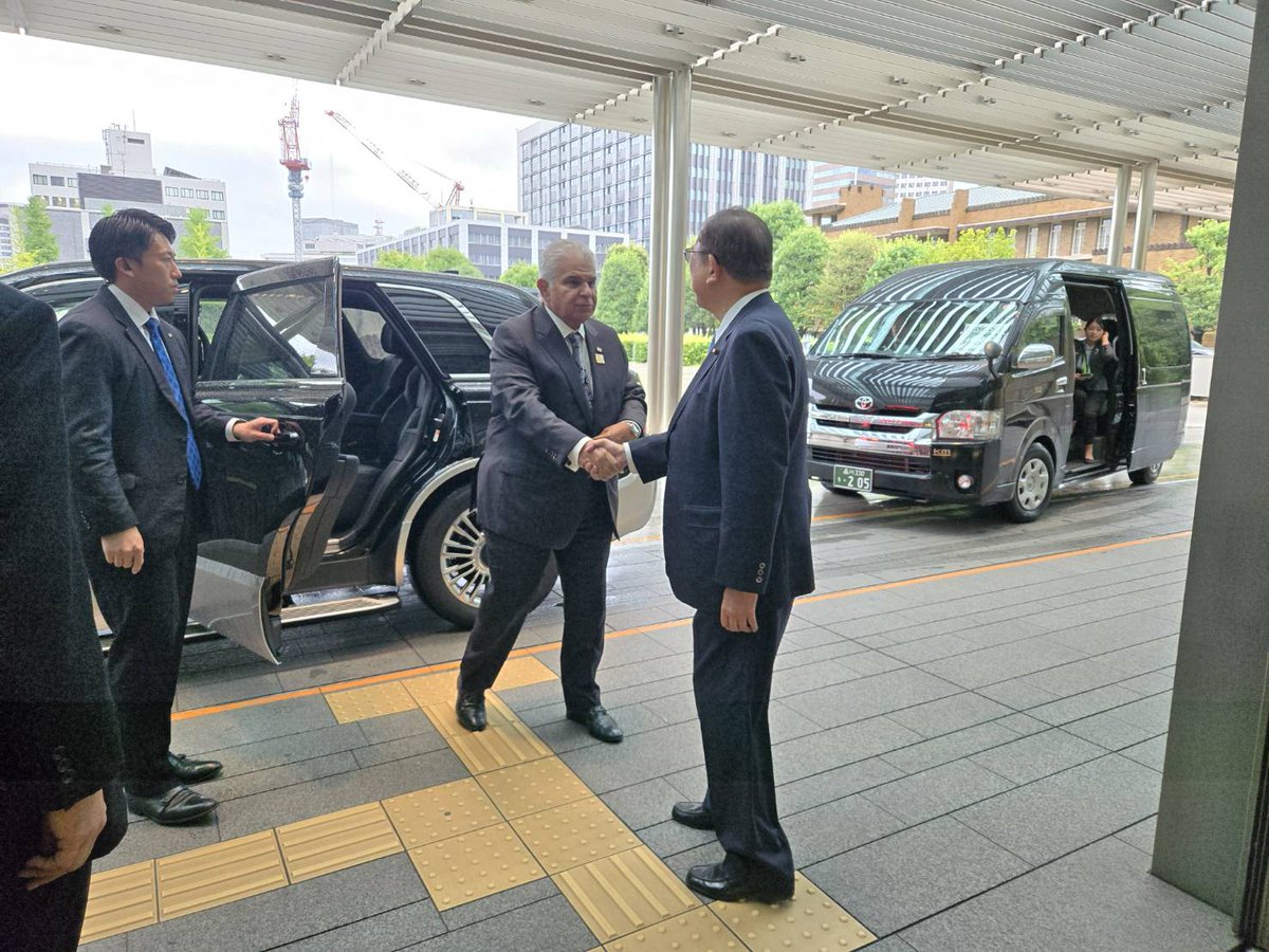 石破茂首相の記者会見の様子