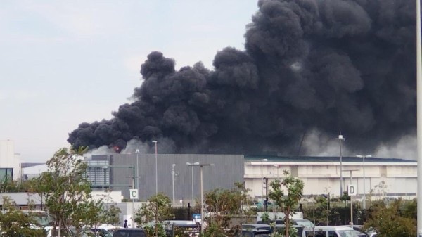 羽田空港火災現場の黒煙