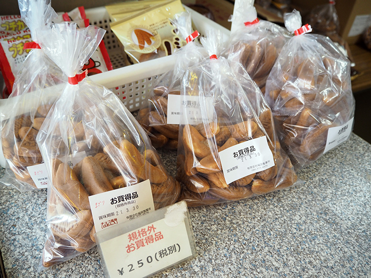 岡山市/福岡製菓所》100年変わらない製法の伝統菓子「バナナカステラ」。密かな人気を集める工場直売店をレポート。【PR】 - Webタウン情報おかやま
