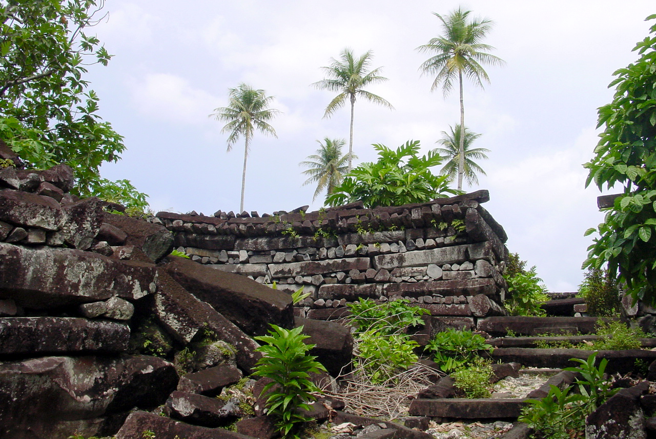 Smarthistory – Nan Madol: “In the space between things”