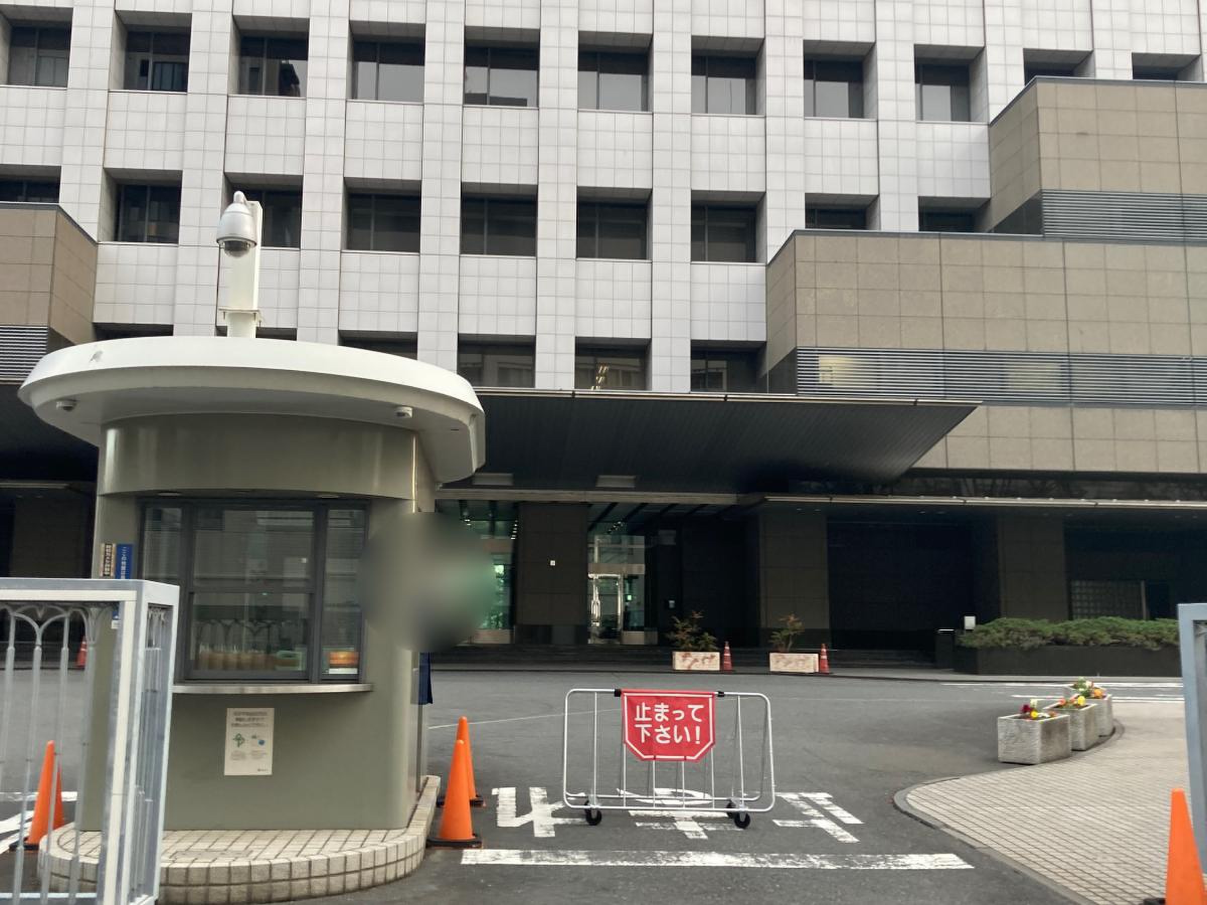 秦野警察署の入口部