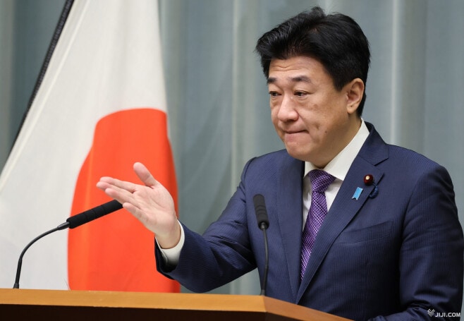 木原稔官房長官の記者会見シーン