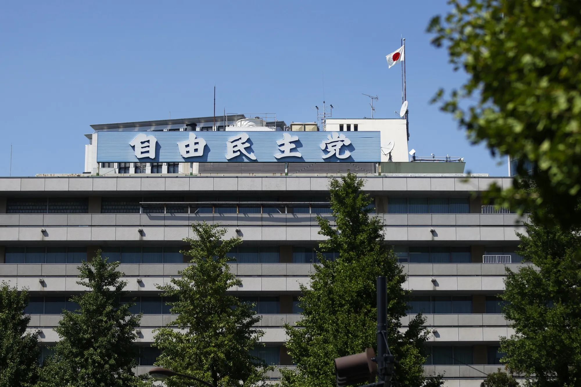 Japan's Leadership Hopefuls Court Opposition in Bid for Power ...