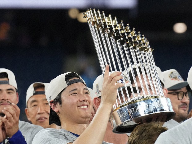 大谷翔平がMVP受賞後のセレブレーション