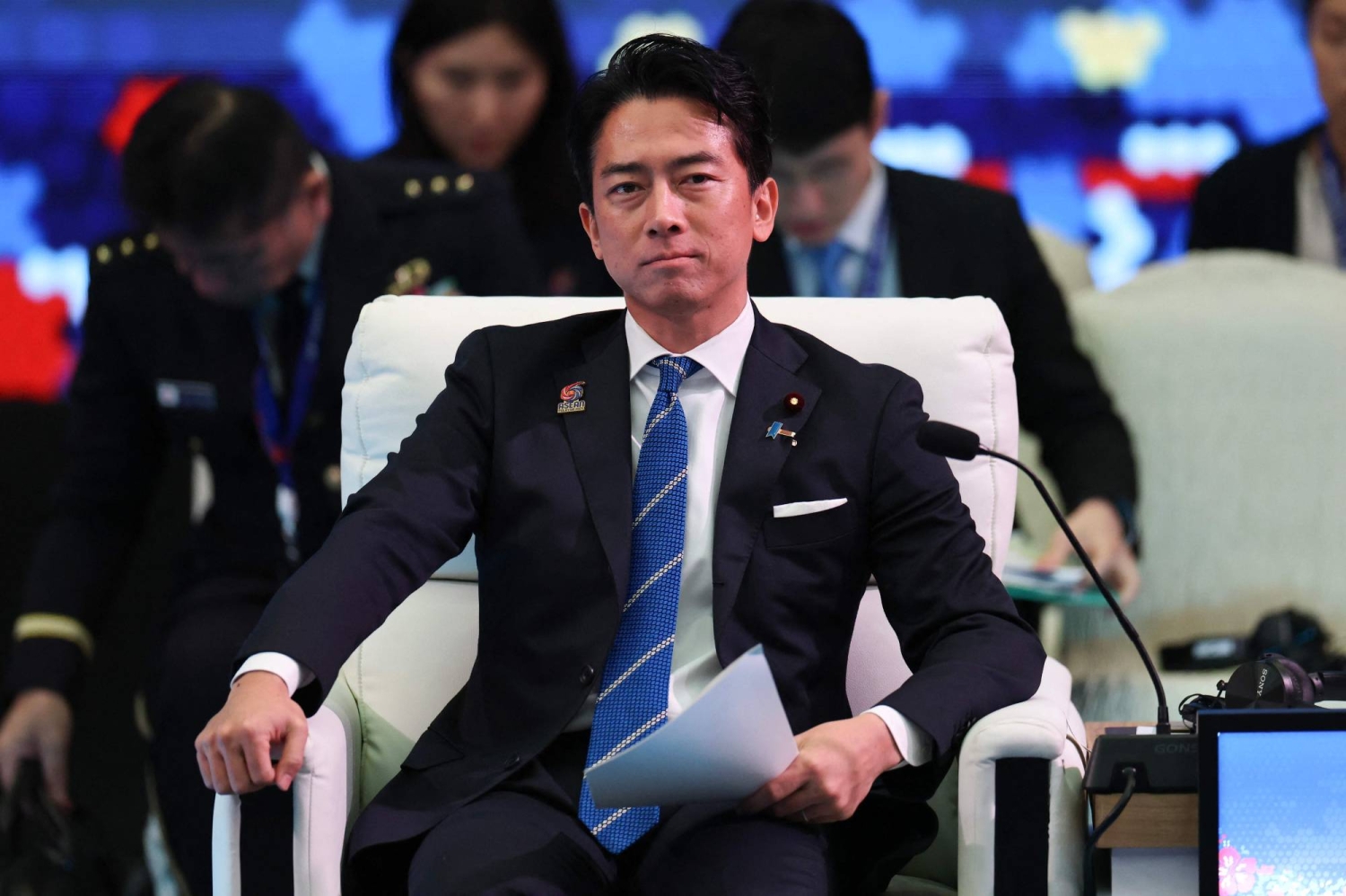 小泉防衛相の委員会シーン