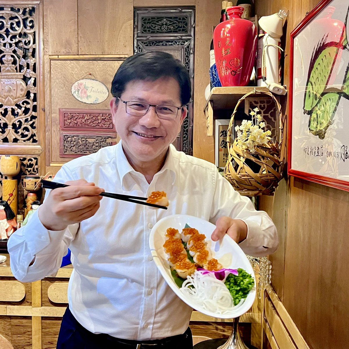 林佳龍外交部長のホタテ刺身投稿