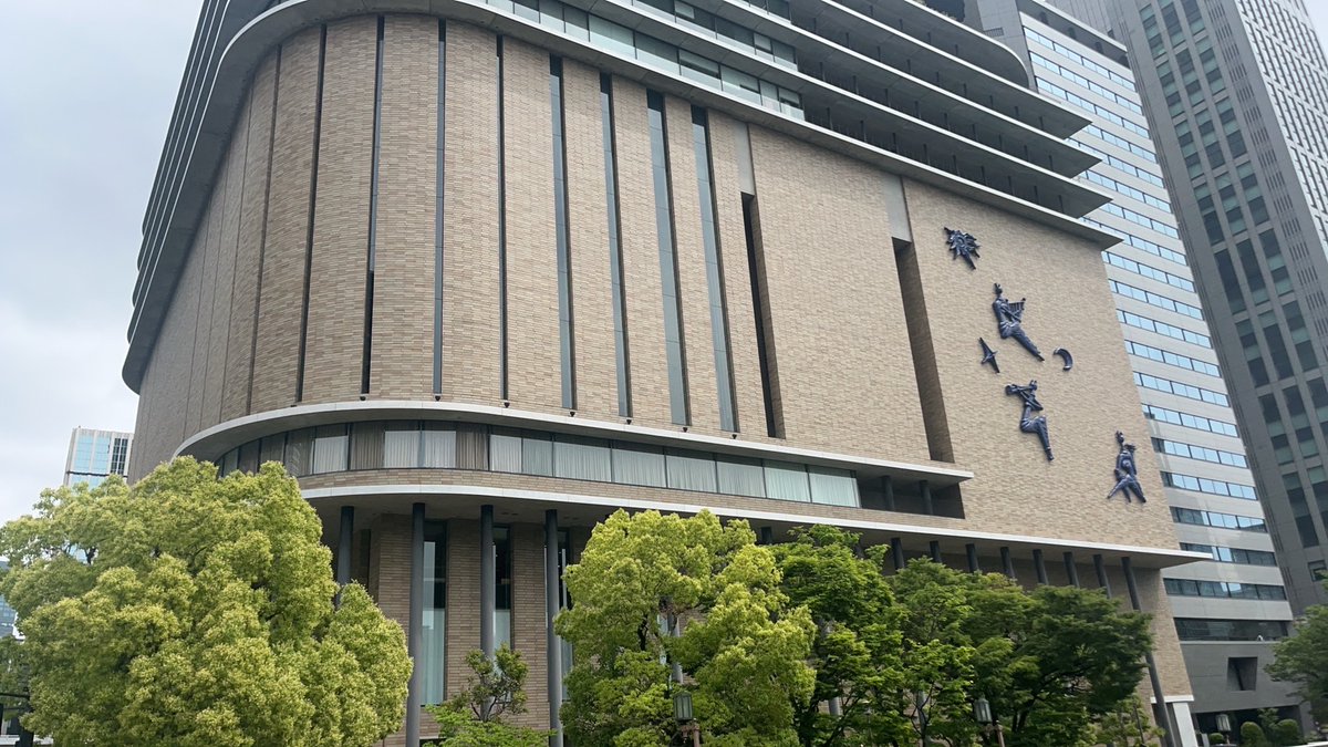 大阪フェスティバルホールの外観