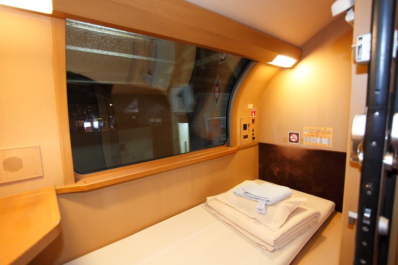 サンライズ出雲・瀬戸のソロベッド内部2