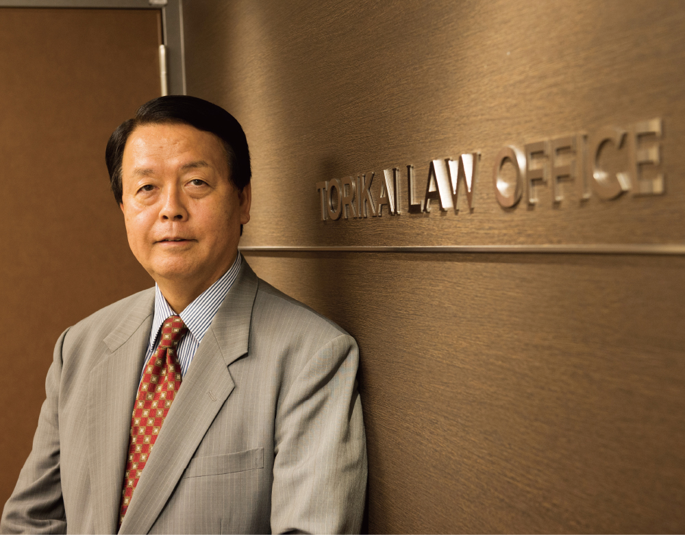 鳥飼重和弁護士