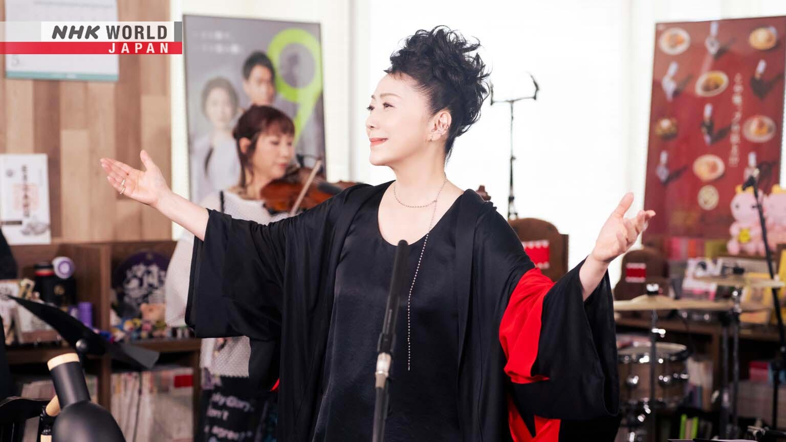 出典: NHK World, CC BY-SA 石川さゆりのパフォーマンス写真